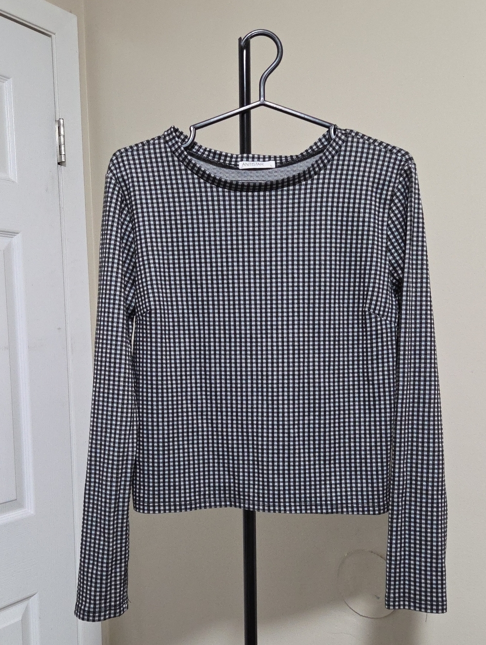 Antistar Checked Long-Sleeve Crew Neck Top in Black and White